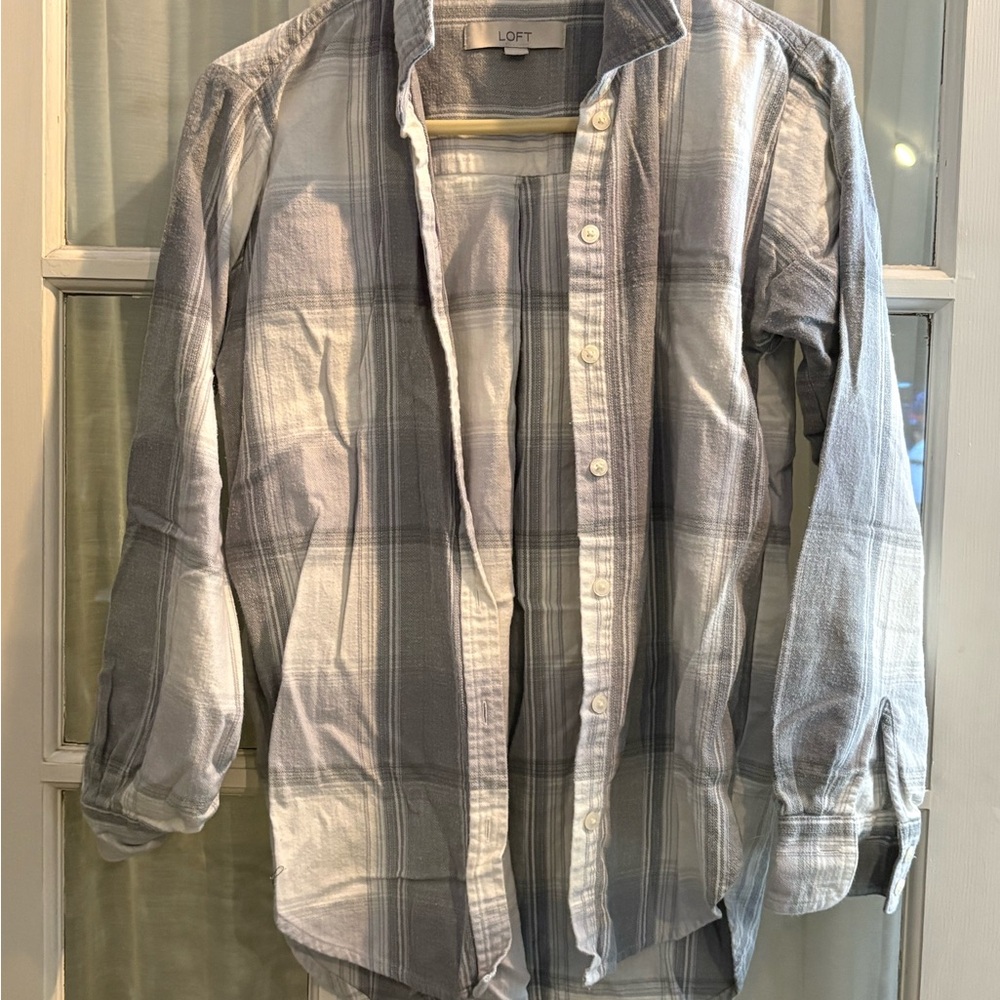 LOFT flannel Women's Gray Plaid Button Down Shirt